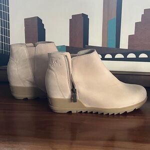 Sorel Women's Beige Ankle Booties